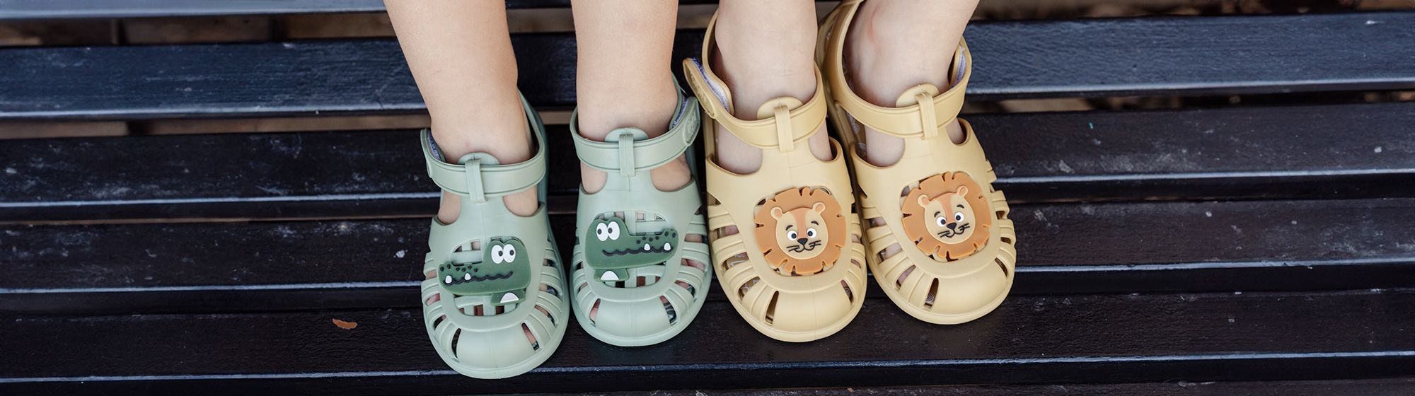 Badeschuhe & Wasserschuhe