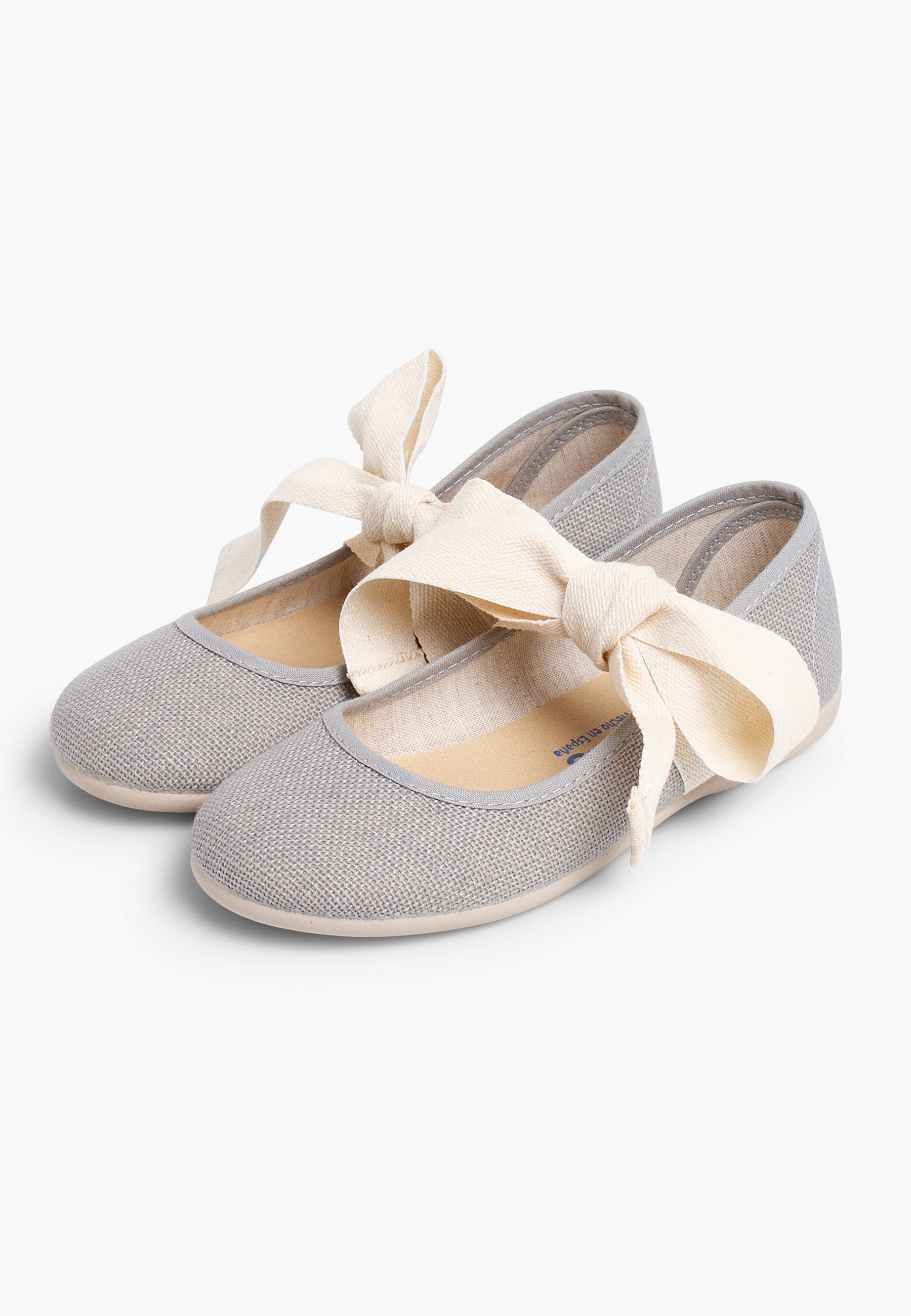 Mary Janes aus Leinen mit naturfarbener Schleife Grau