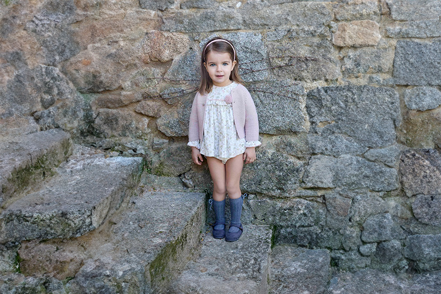 Riemchenballerinas mit Perforierungen für Mädchen aus Serratex