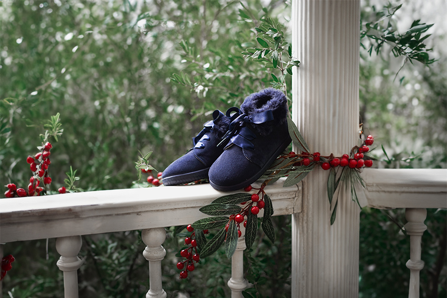 Wildlederstiefeletten für Mädchen mit Fellkragen und Satin-Schnürsenkeln