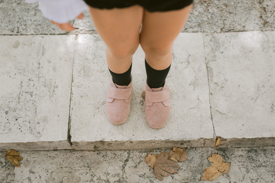 Stiefeletten mit breitem Klettverschluss und künstlichem Fellfutter