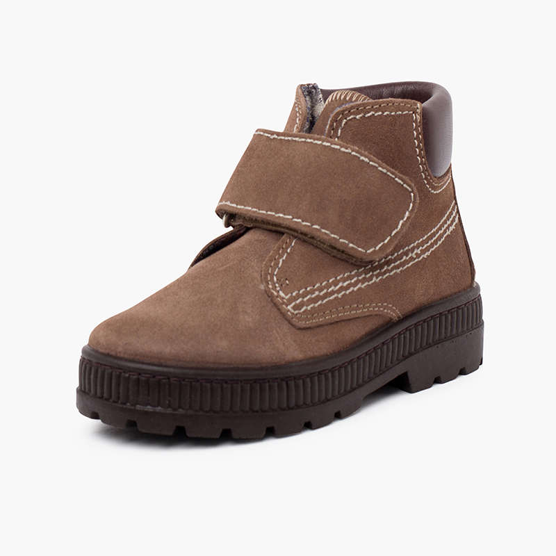 Stiefel mit Track-Sohle, Haftbandverschluss und Ziernähten Mausgrau