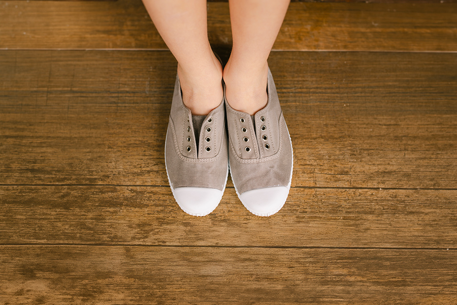 Leinenschuhe mit verblasstem Effekt, ohne Schnürsenkel