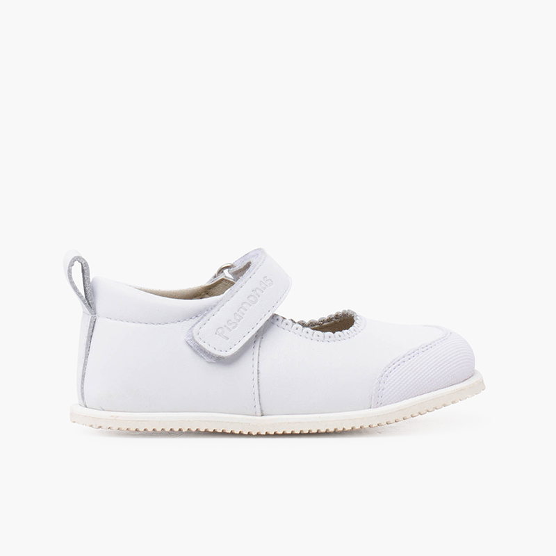 Sportliche Mary Janes aus Leder mit Kappe und Klettverschluss Weiß