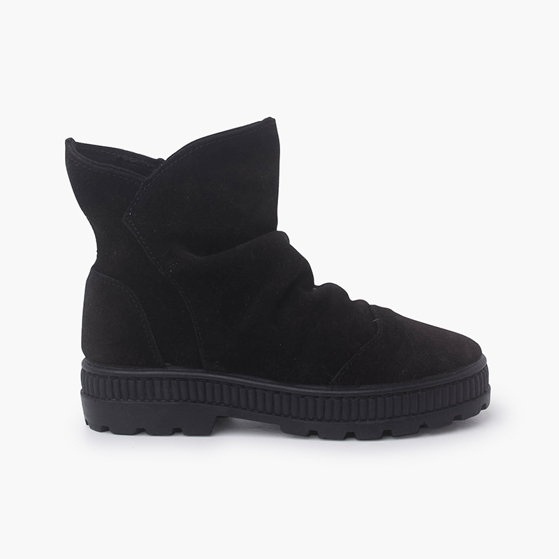 Wildlederstiefel mit Knittereffekt Schwarz