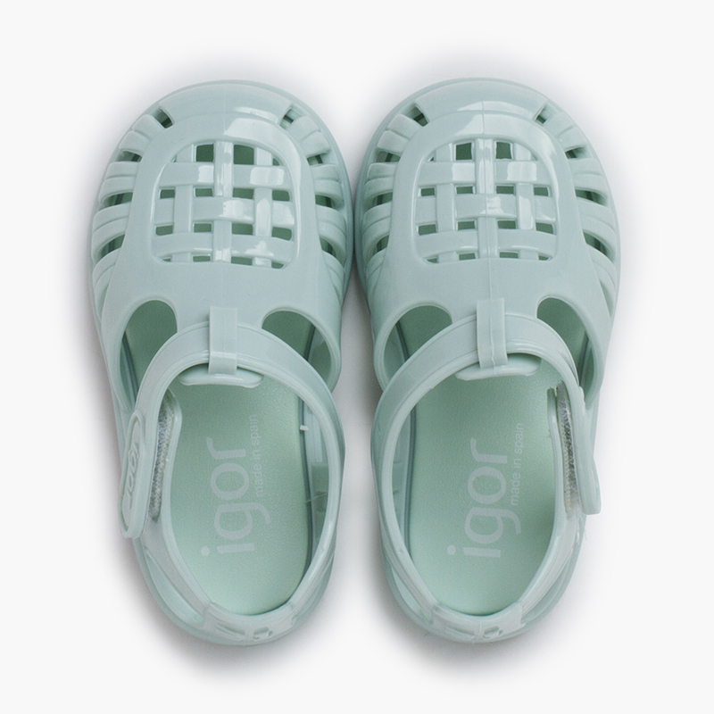 Glänzende Strandsandalen mit Klettverschluss Minze