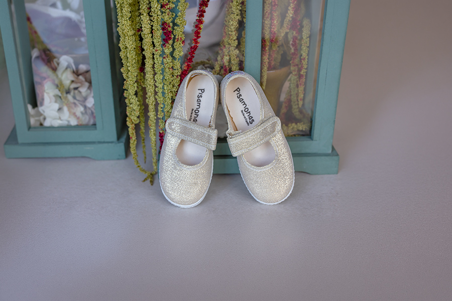 Glänzende Mary Janes mit Klettverschluss