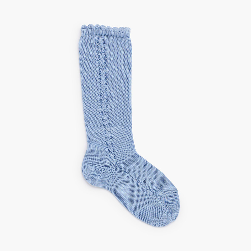 Hohe Perlé-Socken mit seitlichem Lochmuster Bläulich