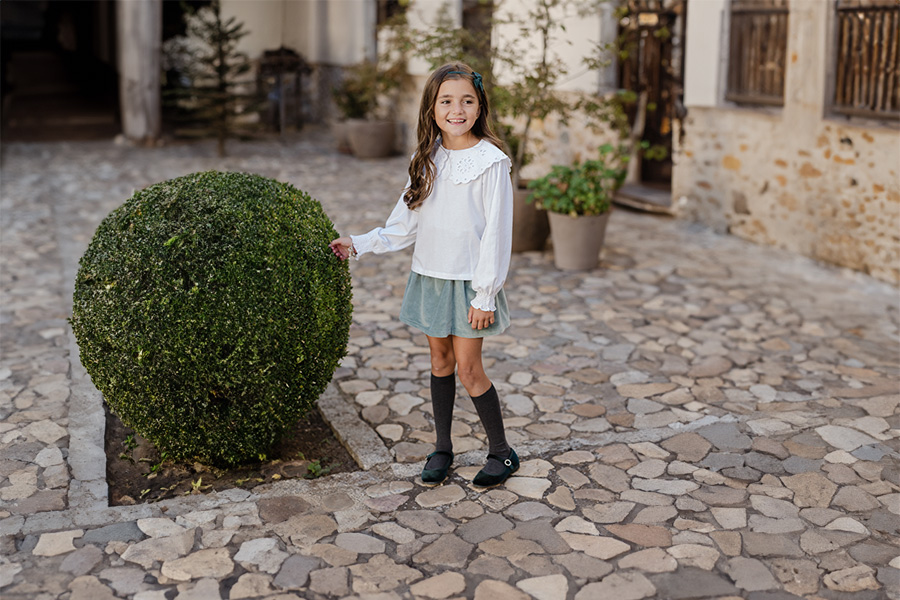 Samt-Mary Janes mit Schmuck-Schnalle