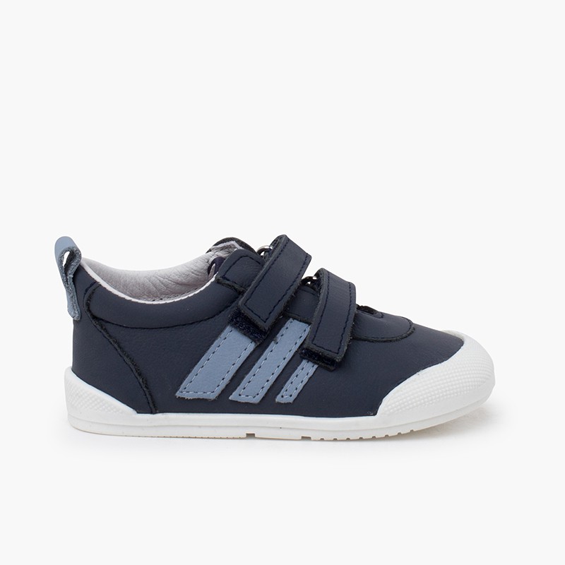 Sneaker mit seitlichen Streifen Marineblau