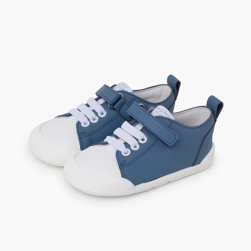 Sneaker mit Schnürsenkeln und Klettverschluss Blau
