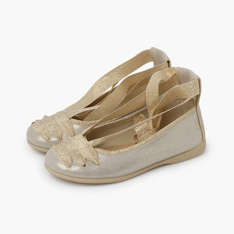 Ballerinas mit leuchtenden Bändern Gold