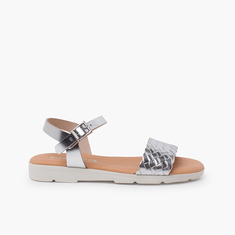 Sandalen mit Schnalle und geflochtenem oberem Riemen Silber