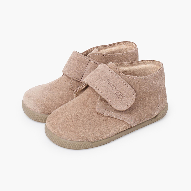 Barfuß-Sportschuhe mit weißer Sohle Sand