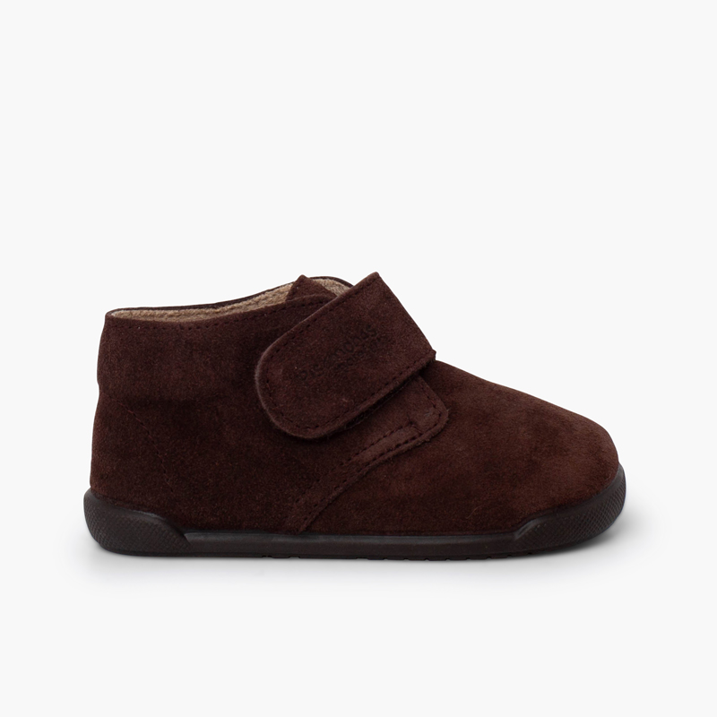 Barfuß-Sportschuhe mit weißer Sohle Braun