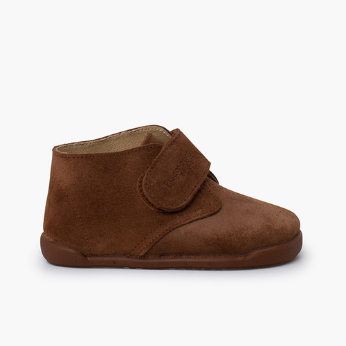 Barfuß-Sportschuhe mit weißer Sohle Braun