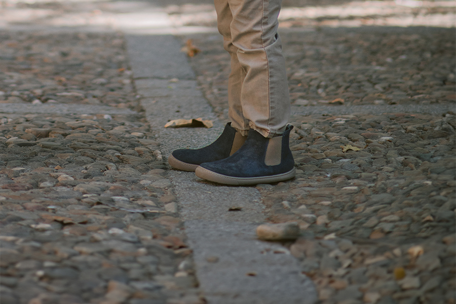 Barfuß-Stiefel aus Veloursleder im Chelsea-Stil