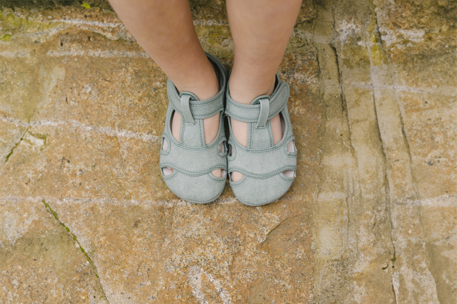 Barefoot-Sandalen aus gewaschener Canvas für Jungen