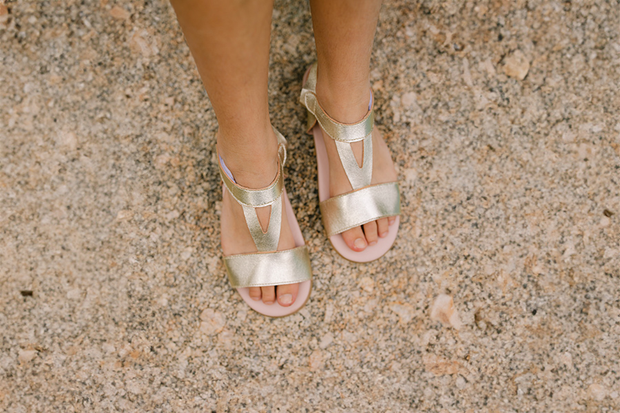 Barefoot-Sandalen metallischen Riemen