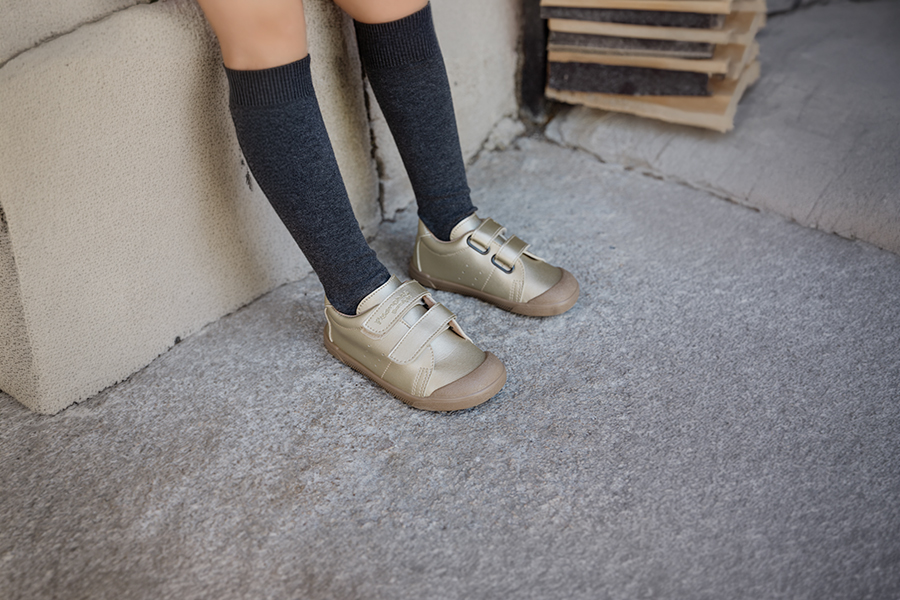 Barefoot-Sneaker in Lederoptik mit Metallic-Finish