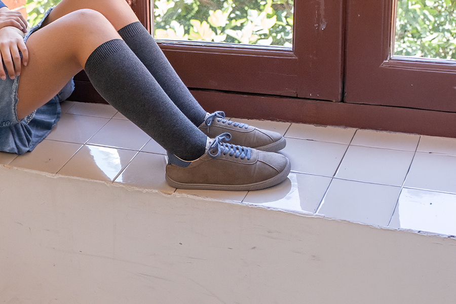 Barefoot-Sneaker Velours-Spaltlederoptik Kontrastschnürung