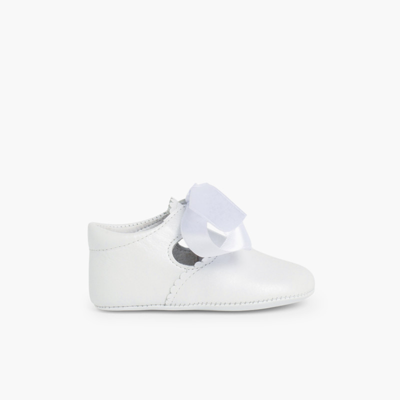 Klassische Babyschuhe aus Leder Taufe Weiß