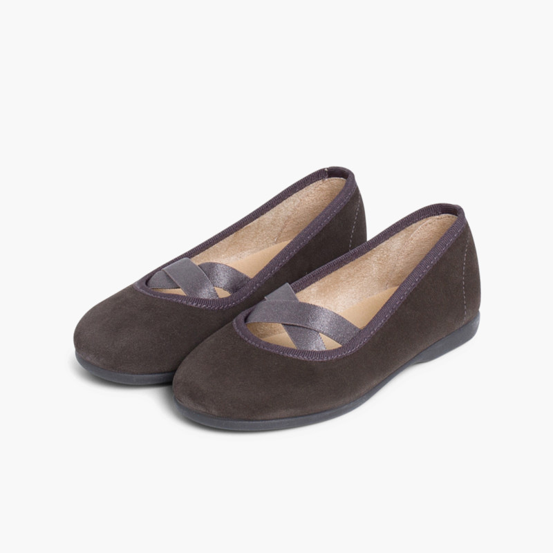 Ballerinas aus Wildleder mit Kreuzriemen im Ballettstil Grau