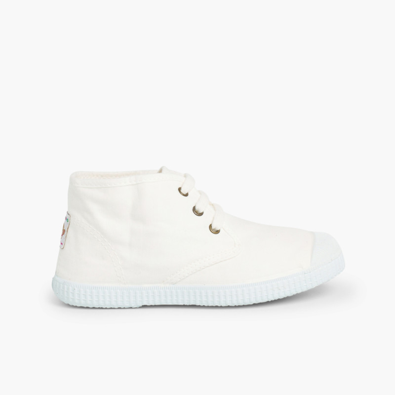 Sneakers im Segeltuchstil mit Schnürsenkeln Weiß