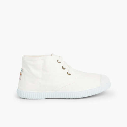 Sneakers im Segeltuchstil mit Schnürsenkeln Weiß
