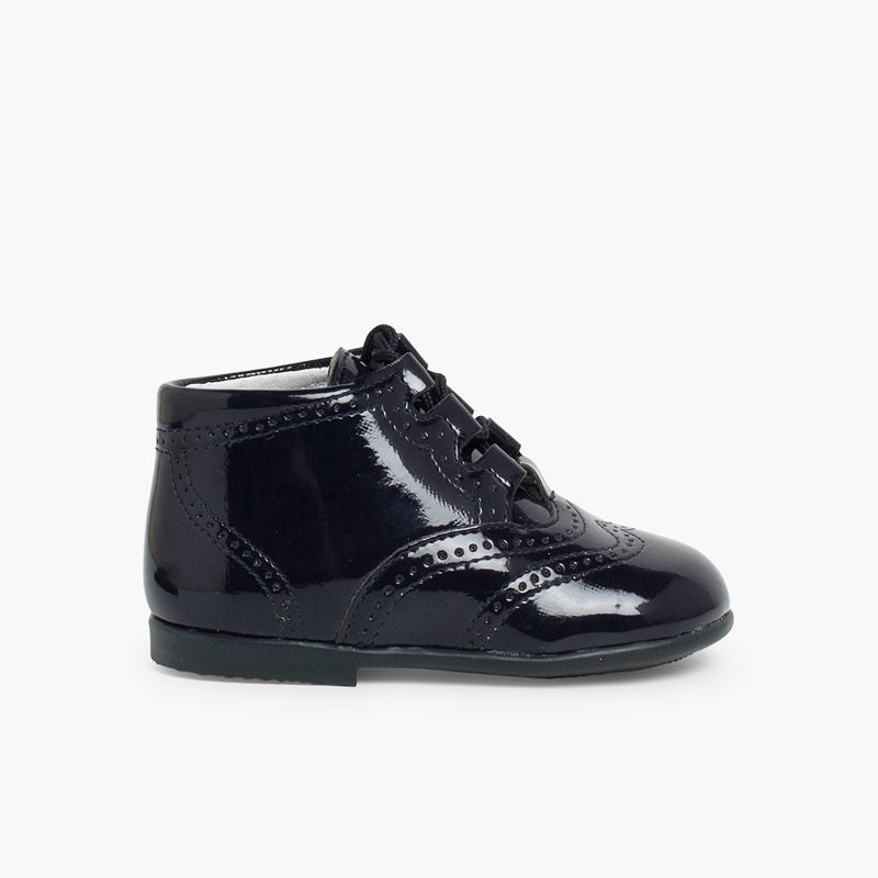 Englische Schuhe / Englische Lacklederstiefel