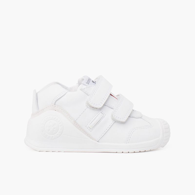 Sportschuher mit doppelseitigem Haftbandverschluss