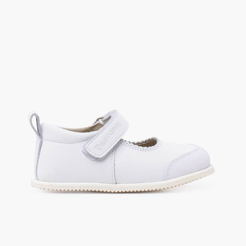 Sportliche Mary Janes aus Leder mit Kappe und Klettverschluss