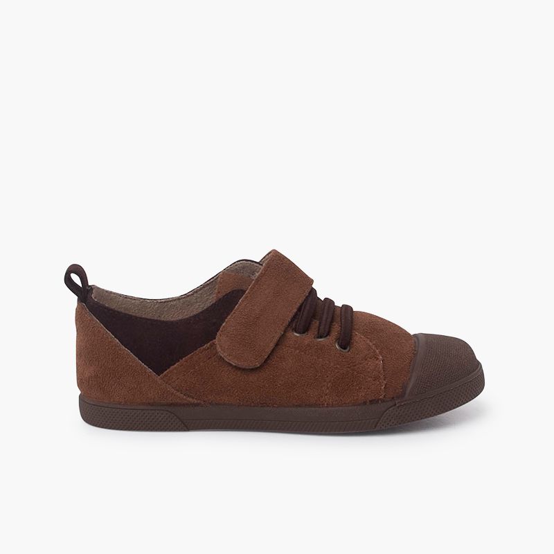 Sneakers mit Klettverschluss und elastischen Schnürsenkeln