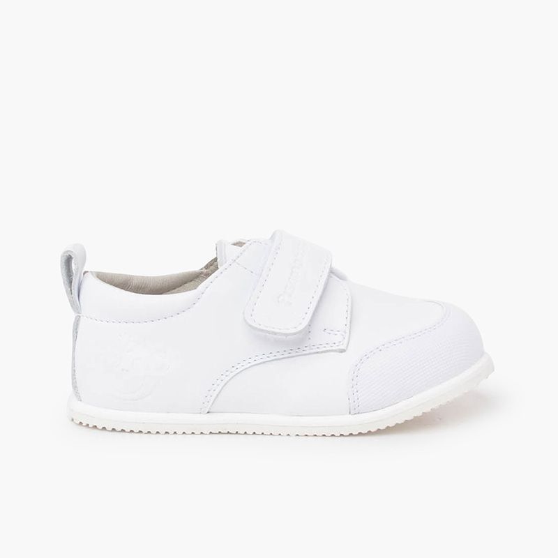 Sportschuhe mit flexibler Sohle und verstärkter Spitze