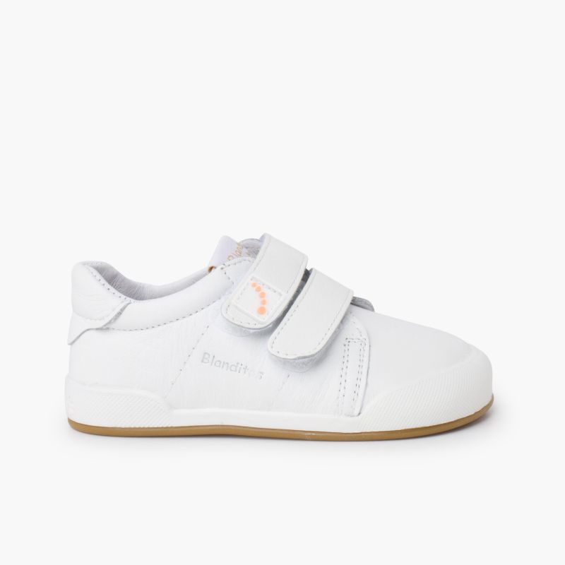 Sneaker mit kontrastierendem Fersenbereich