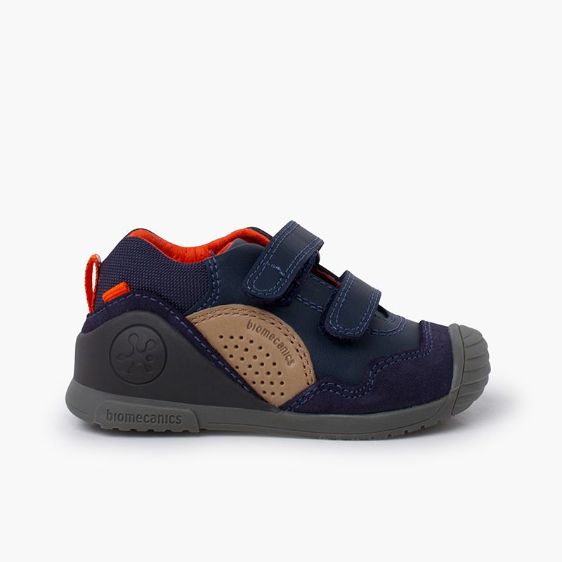 Sneaker aus Leder und Veloursleder