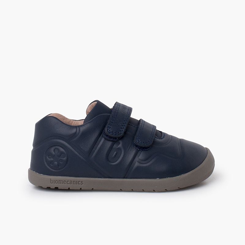 Sportschuhe mit breiter Passform