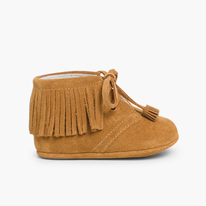 Babystiefel im indischen Stil mit Fransen und Schnürsenkeln