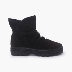 Wildlederstiefel mit Knittereffekt Schwarz