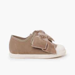 Samt-Sneakers mit Schleife Sand