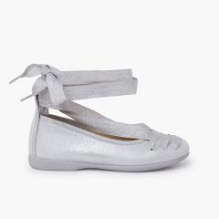 Ballerinas mit leuchtenden Bändern Silber