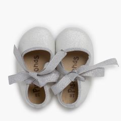 Baby Mary Janes mit glänzender Schleife Silber