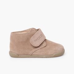 Barfuß-Sportschuhe mit weißer Sohle Sand