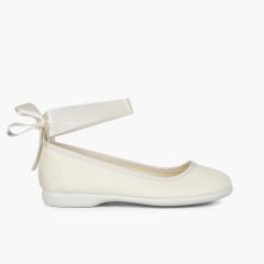 Ballerinas aus Stoff mit Riemchenverschluss und Satinbändern Roh