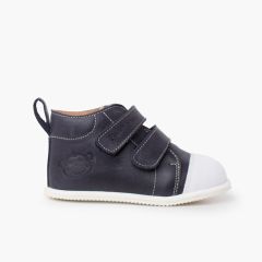 Sportliche Lederschuhe mit weißer Gummispitze Marineblau