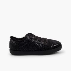 Turnschuhe mit Schlangenmuster und Pelzfutter Schwarz