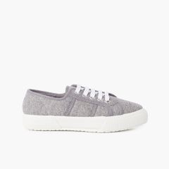 Sportschuhe aus organischer Strickware Grau