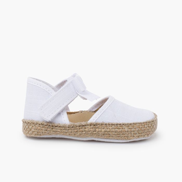 Babys Espadrilles mit Schleifen und Schmetterlingsapplikationen