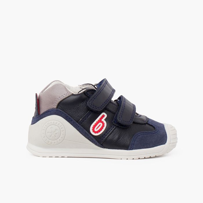 Zweifarbige Sneakers für die ersten Schritte von Biomecanics