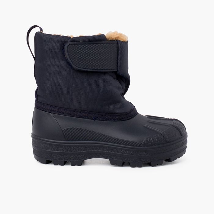 Lammfellstiefel im Après-Ski-Stil mit Haftbandverschluss